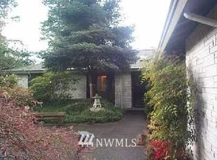 9002 Parkridge Dr W, University Place, WA 98467