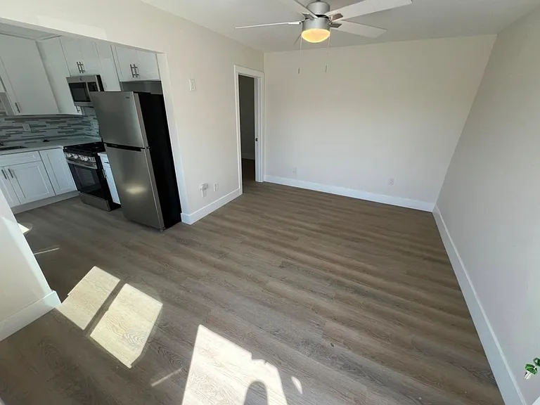 1916 Woden St #1918 — Photo 2