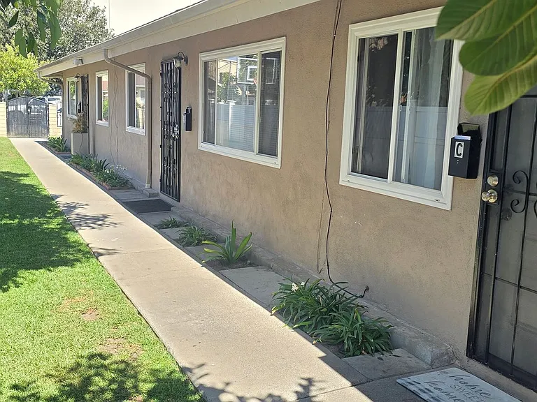 405 S Kroeger St — Photo 46