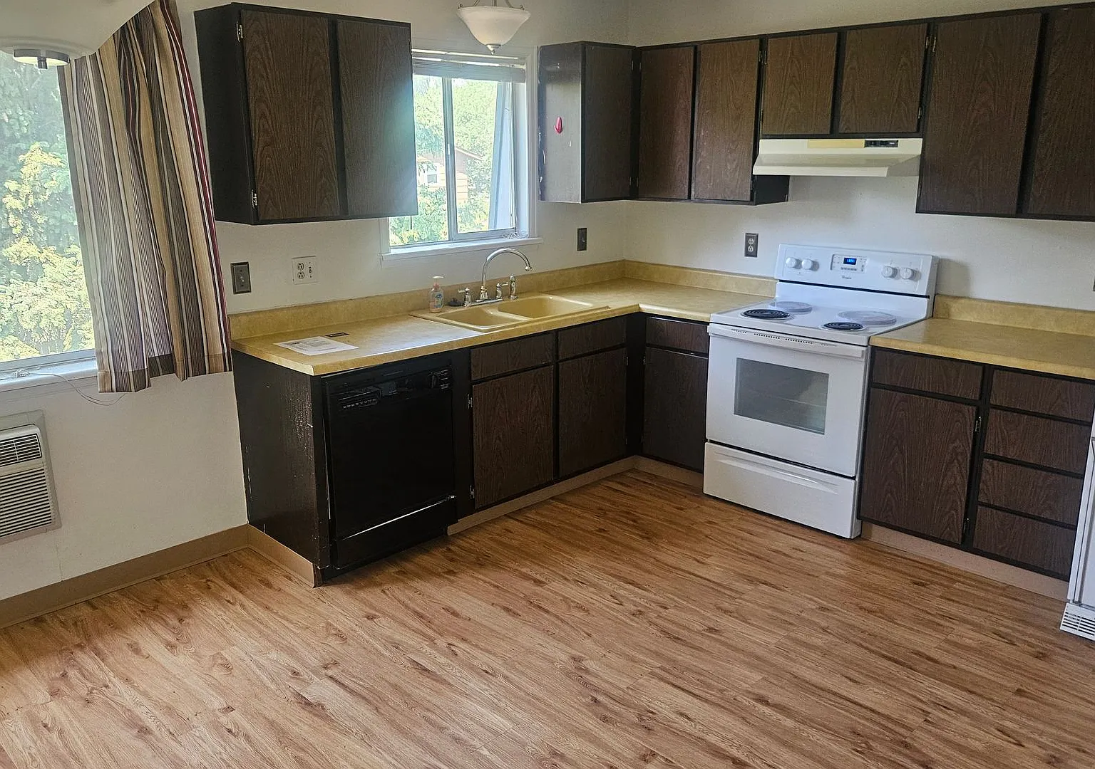 Cute 2 Bedroom In Midtown — Photo 1