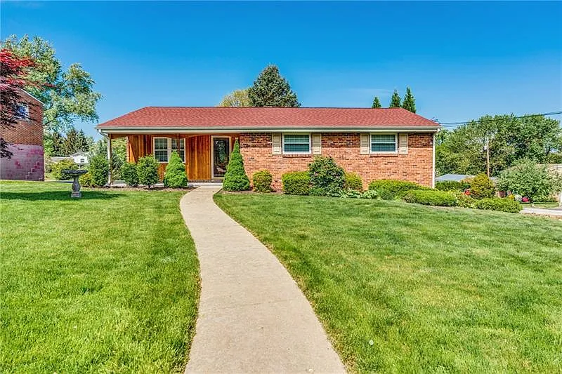 114 Surrey Dr photo 1