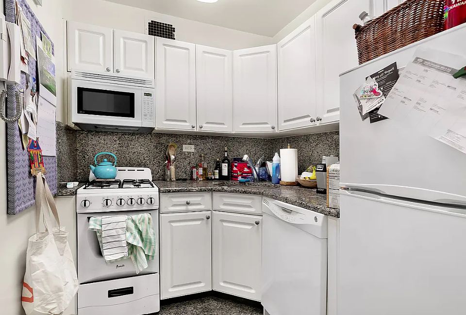 1st image of 300 E 46th St APT 3H