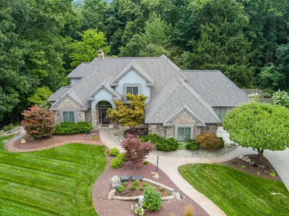805 Maple Rd, Ortonville, MI 48462