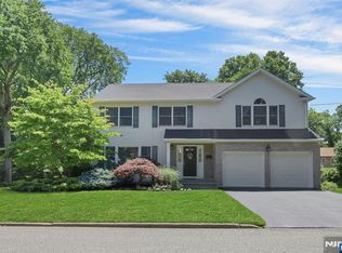 25 Hollywood Ave, Emerson, NJ 07630