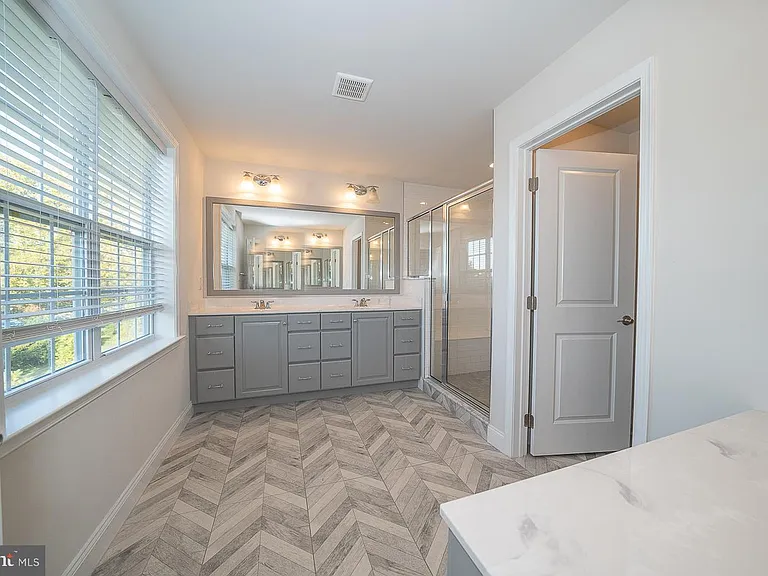 3701 Parris Blvd — Photo 43