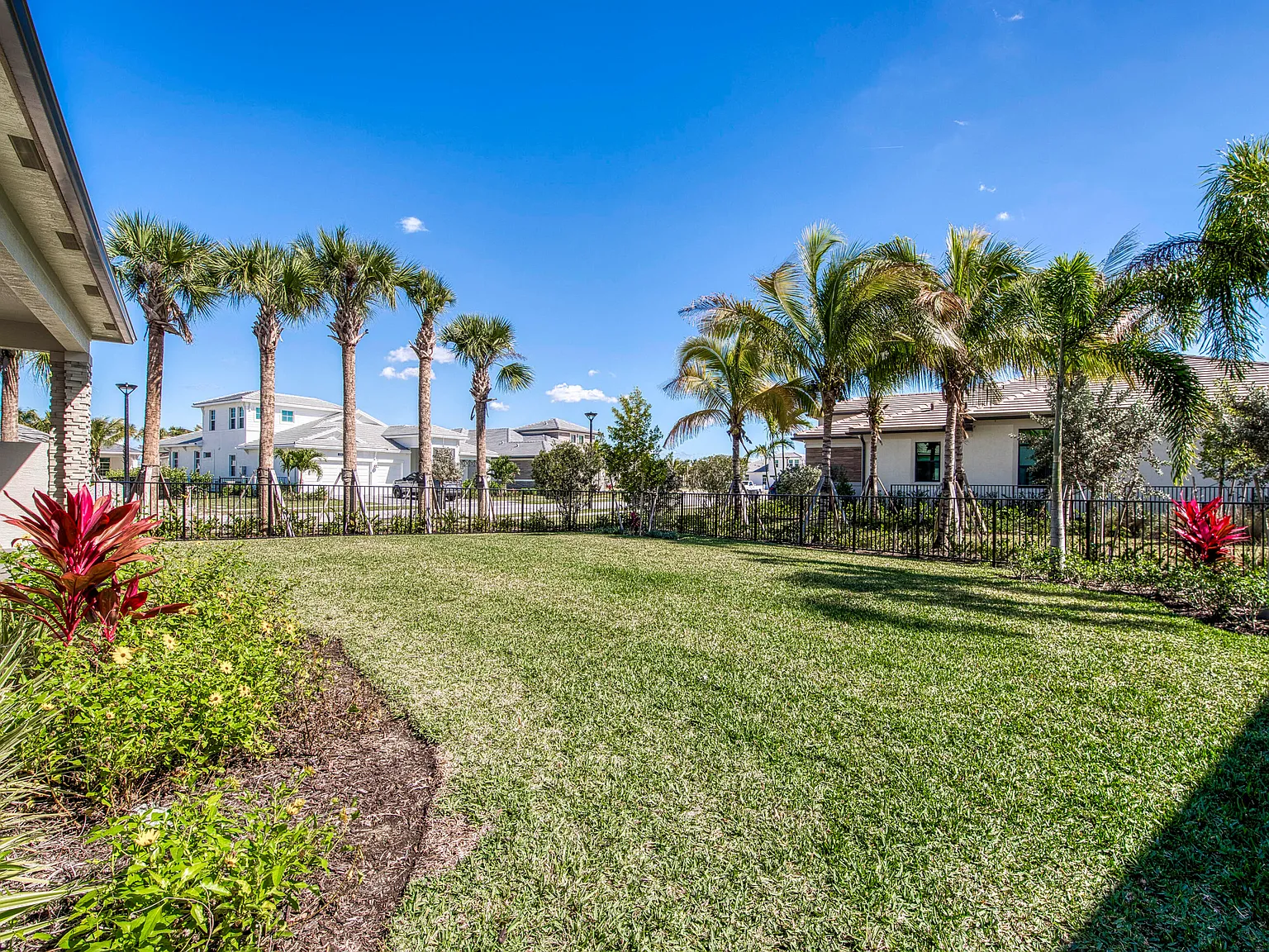3 bed, 2.0 bath, 1968 sqft, $5,500 — Photo 4