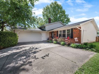 24677 Randall Dr, North Olmsted, OH, 44070