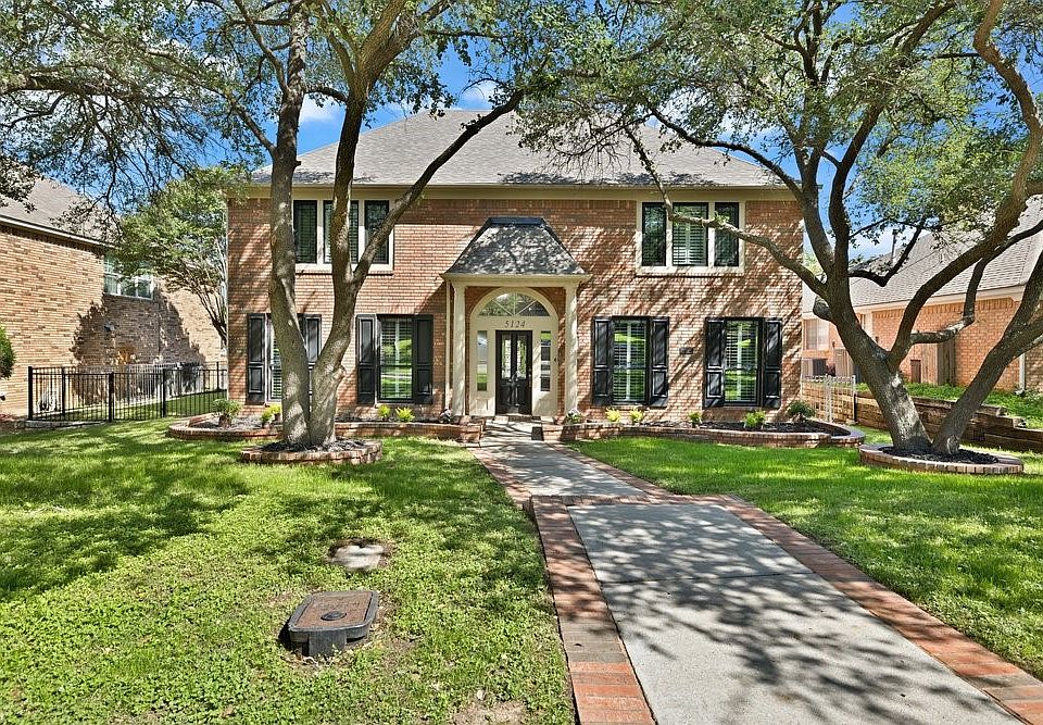 1st image of 5124 Golden Ln
