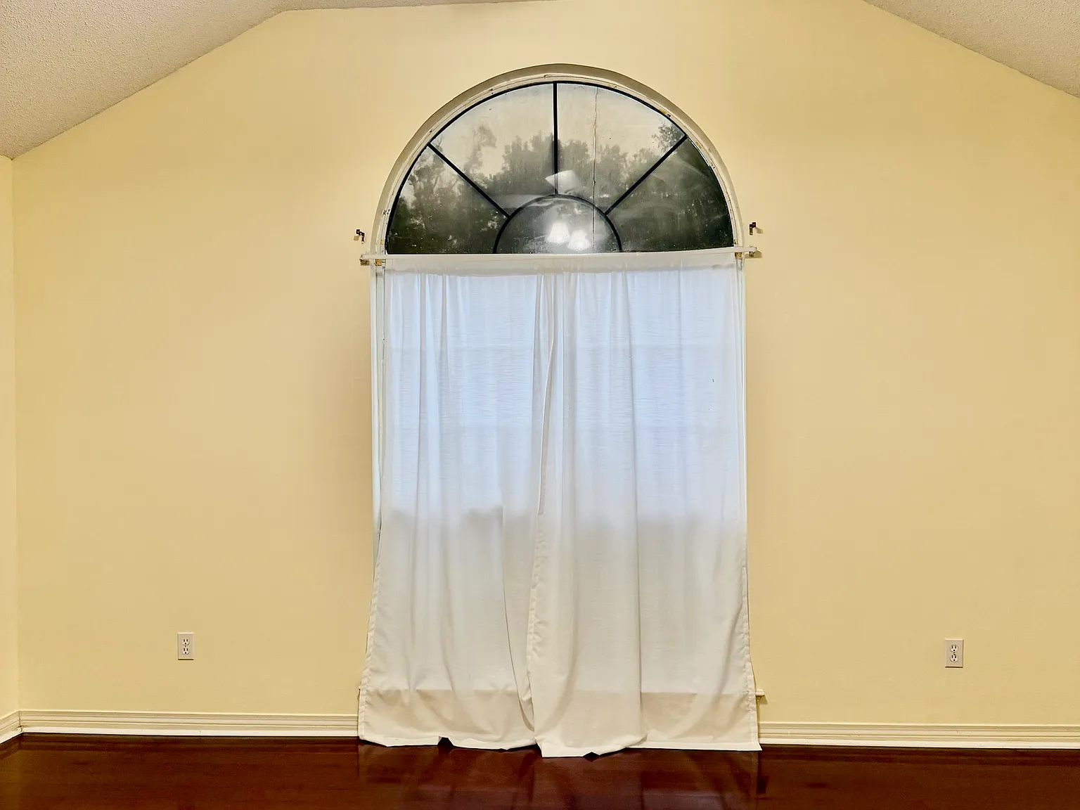 3 bed, 1600 sqft, $1,818 — Photo 4