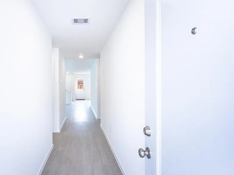 15724 Plum Brook Dr — Photo 4