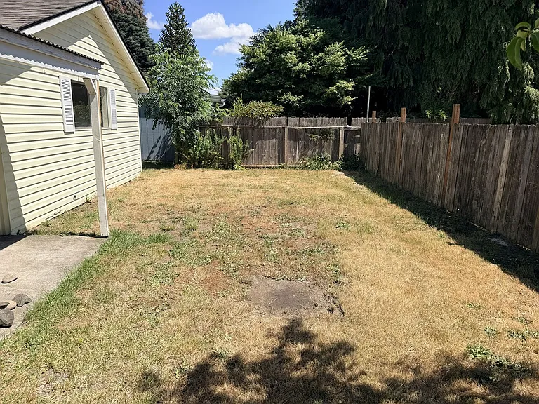 2518 Borst Ave — Photo 14