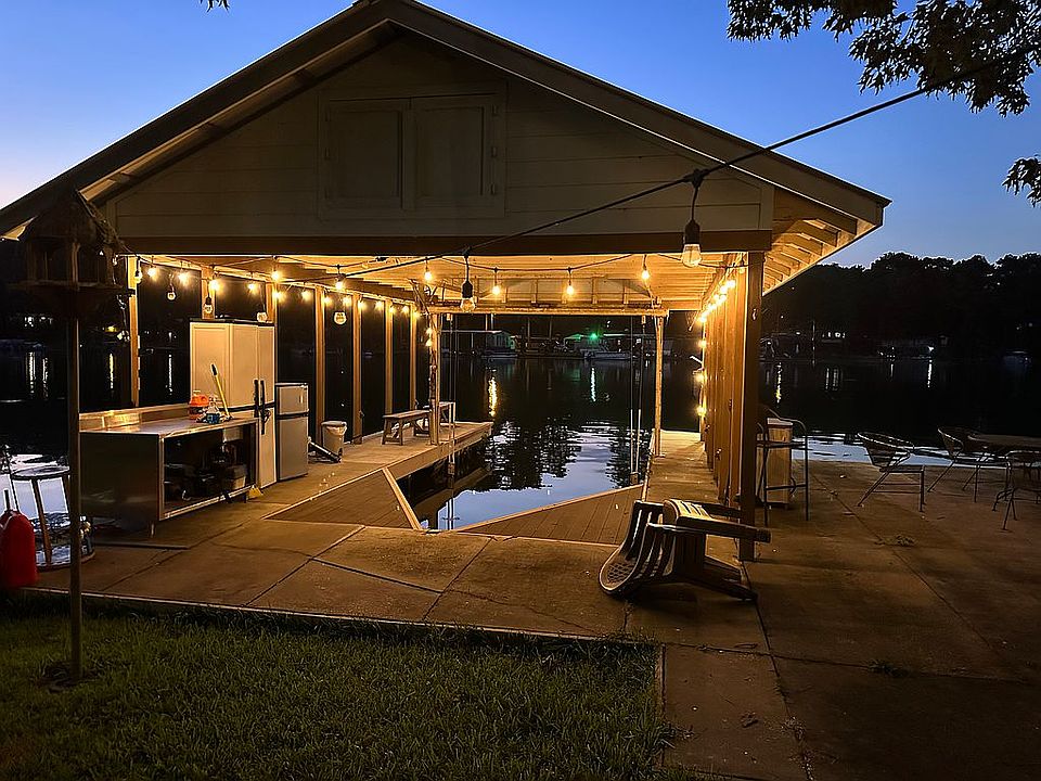 Boat lift + concrete dock 