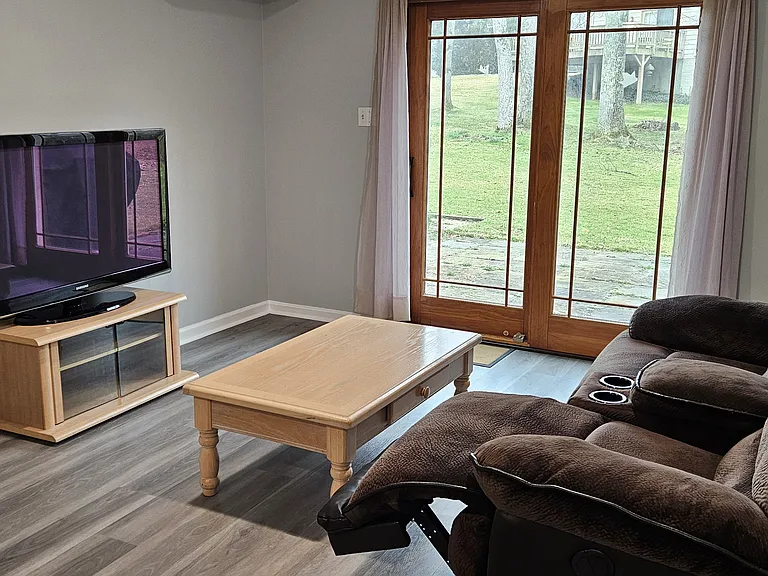 10713 Kelley Dr — Photo 2