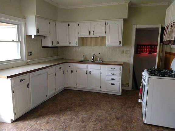 2nd image of 262 W Market St
