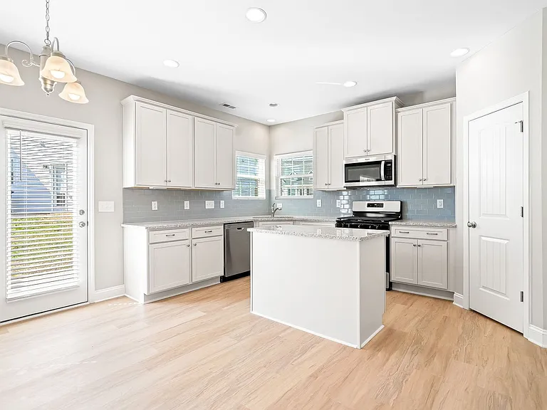 2275 Campbell Loop — Photo 4