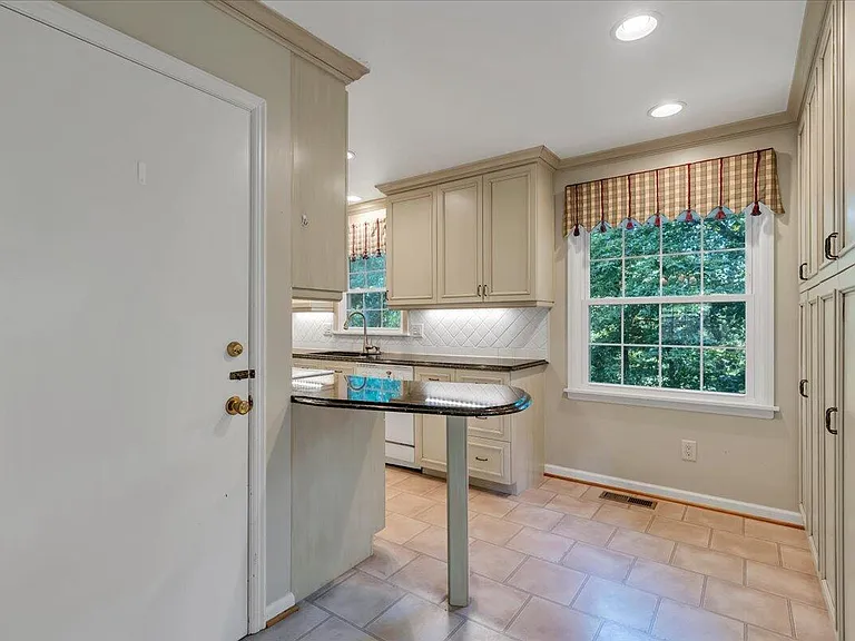 1814 Pelham Dr — Photo 11