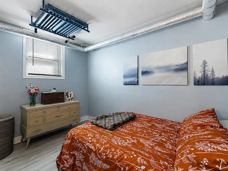 405 E 6th St #6 — Photo 12