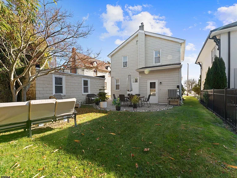 7407 Ventnor Ave — Photo 44