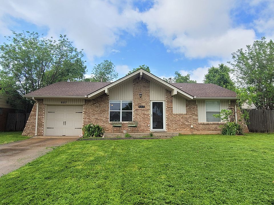 Front of house & front yard