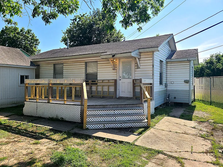 1626 Miles St — Photo 4