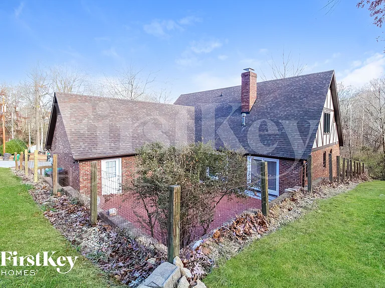 1301 Westminster Dr — Photo 18