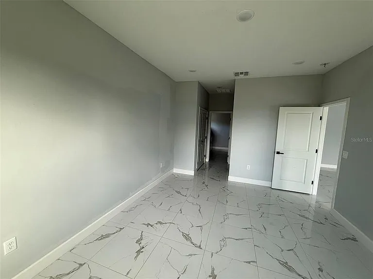 512 Sunset Rd N — Photo 8