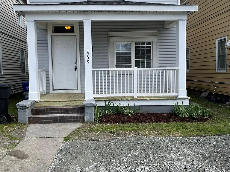 1909 Elm Ave — Photo 43