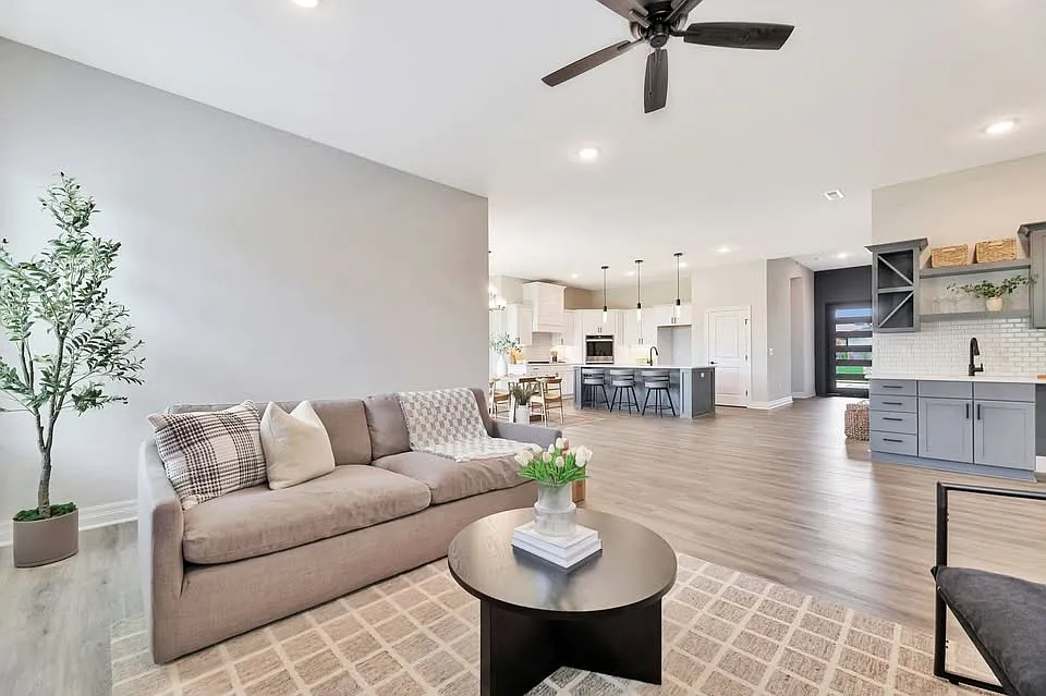 4658 West Emerald Bay Court - 1 — Photo 3
