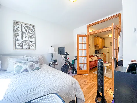 Rented by Compass | media 18