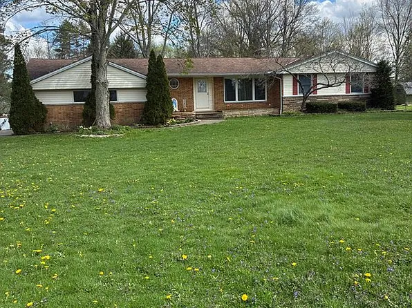 11951 Meadow Ridge Dr, Chesterland, OH 44026