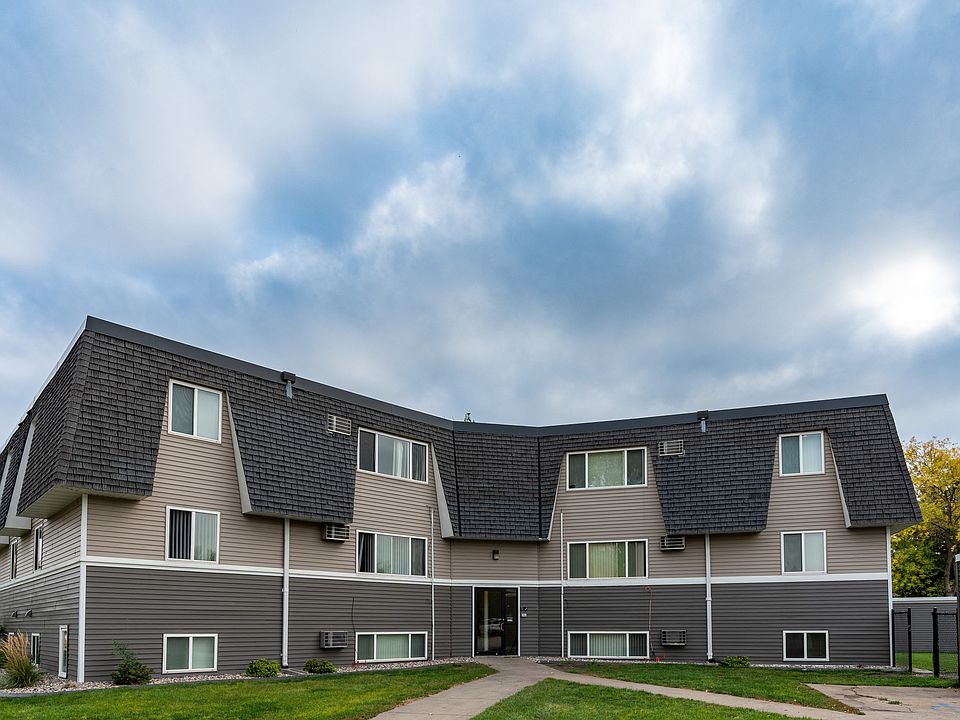 Fargo, ND Summerfield Apartments | Exterior