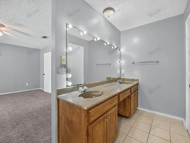 2913 Green Ridge St — Photo 18