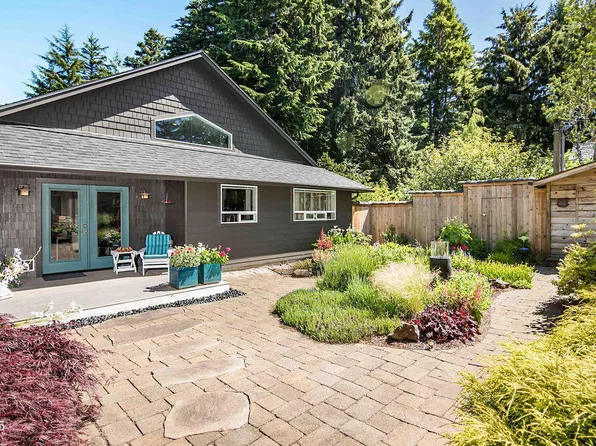 235 4th St, Otter Rock, OR 97369