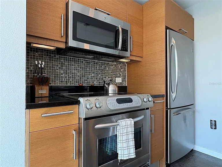 1350 Main St #302 — Photo 8