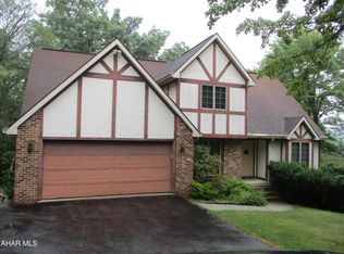 320 Bristol Ln, Hollidaysburg, PA 16648