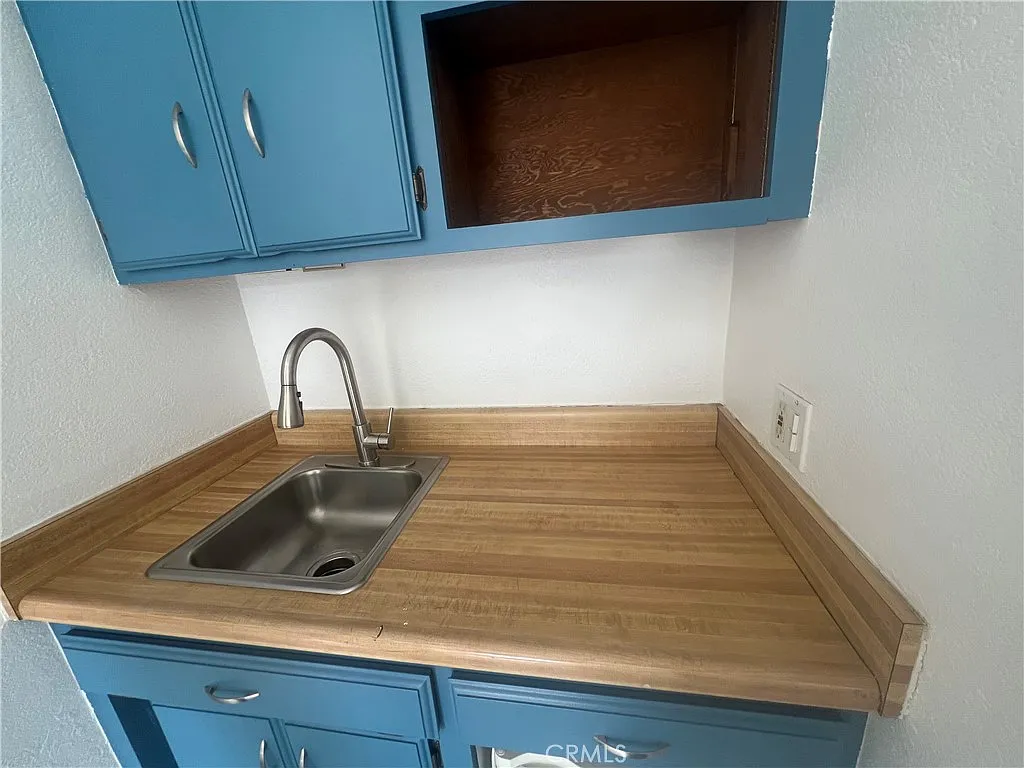 Studio, 200 sqft, $950 — Photo 2