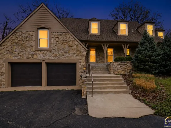 2746 SW Macvicar Ave, Topeka, KS 66611
