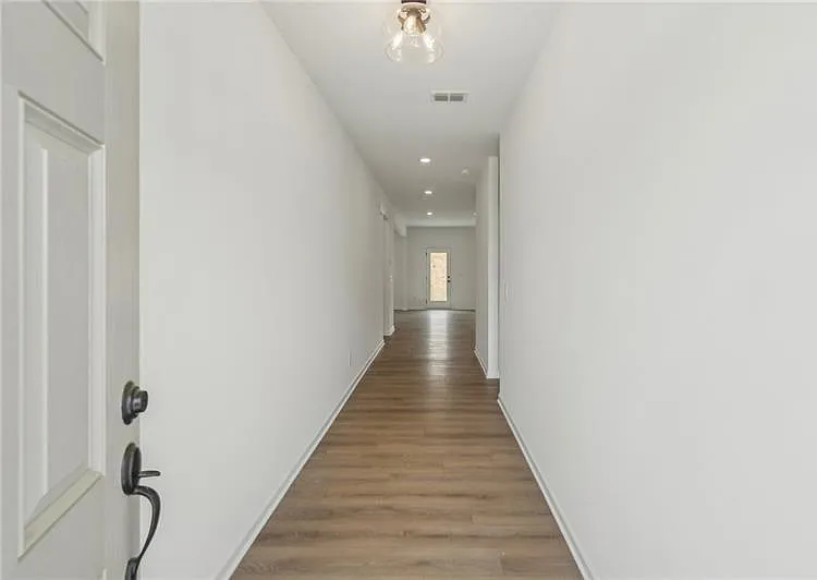 5 bed, 2867 sqft, $2,850 — Photo 3
