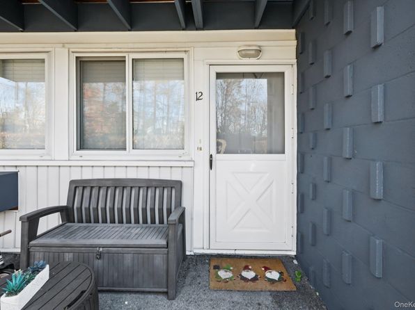 4 Wyndover Woods Ln APT 12