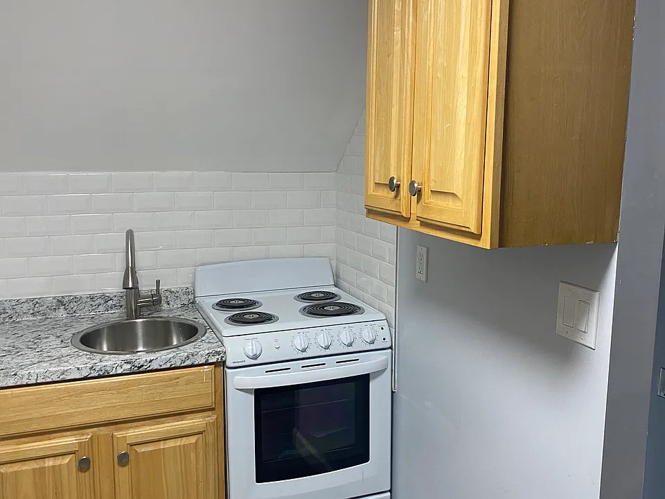 70 Benham Ave #3