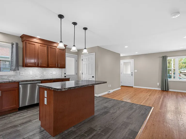 614 Park Ave — Photo 9