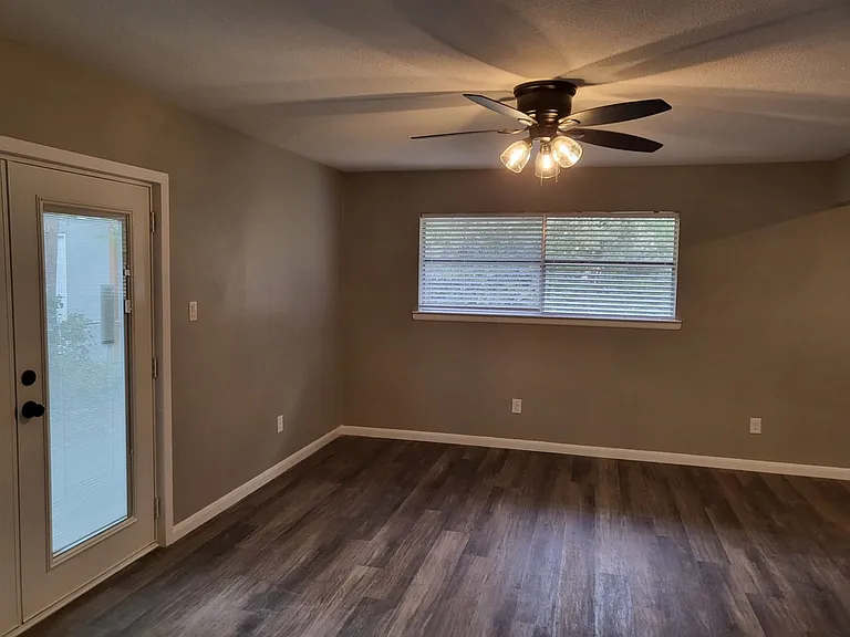 1213 Carroll Dr — Photo 9