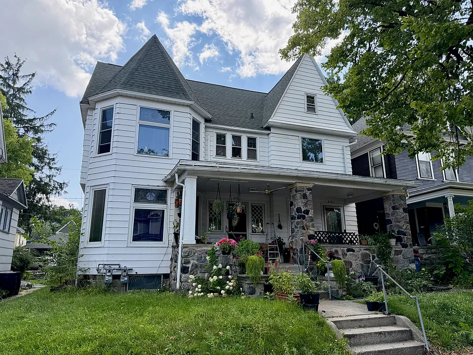 610 Parkwood St NE #2