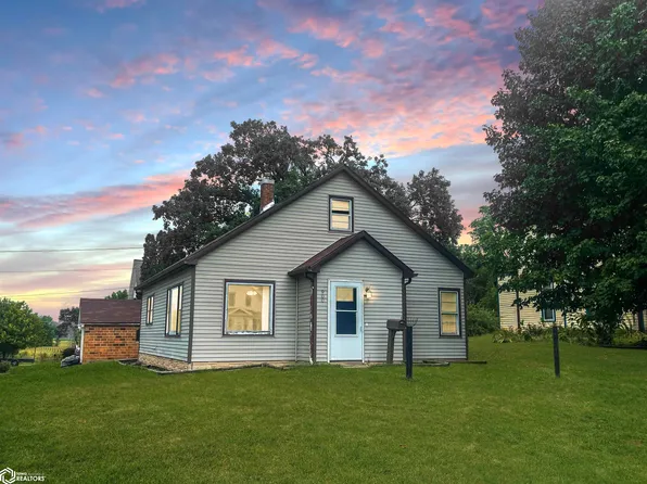 900 2nd St, Traer, IA 50675
