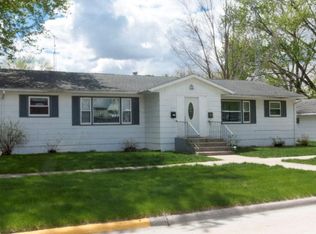115 11th Pl NE, Hampton, IA 50441