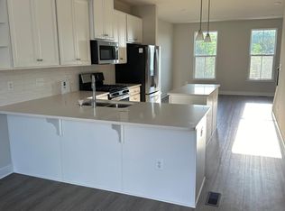 14018 Airfoil Rd, Herndon, VA 20171