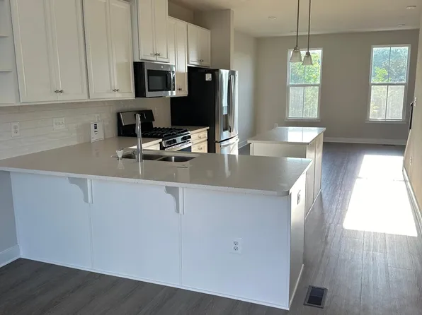 14018 Airfoil Rd, Herndon, VA 20171