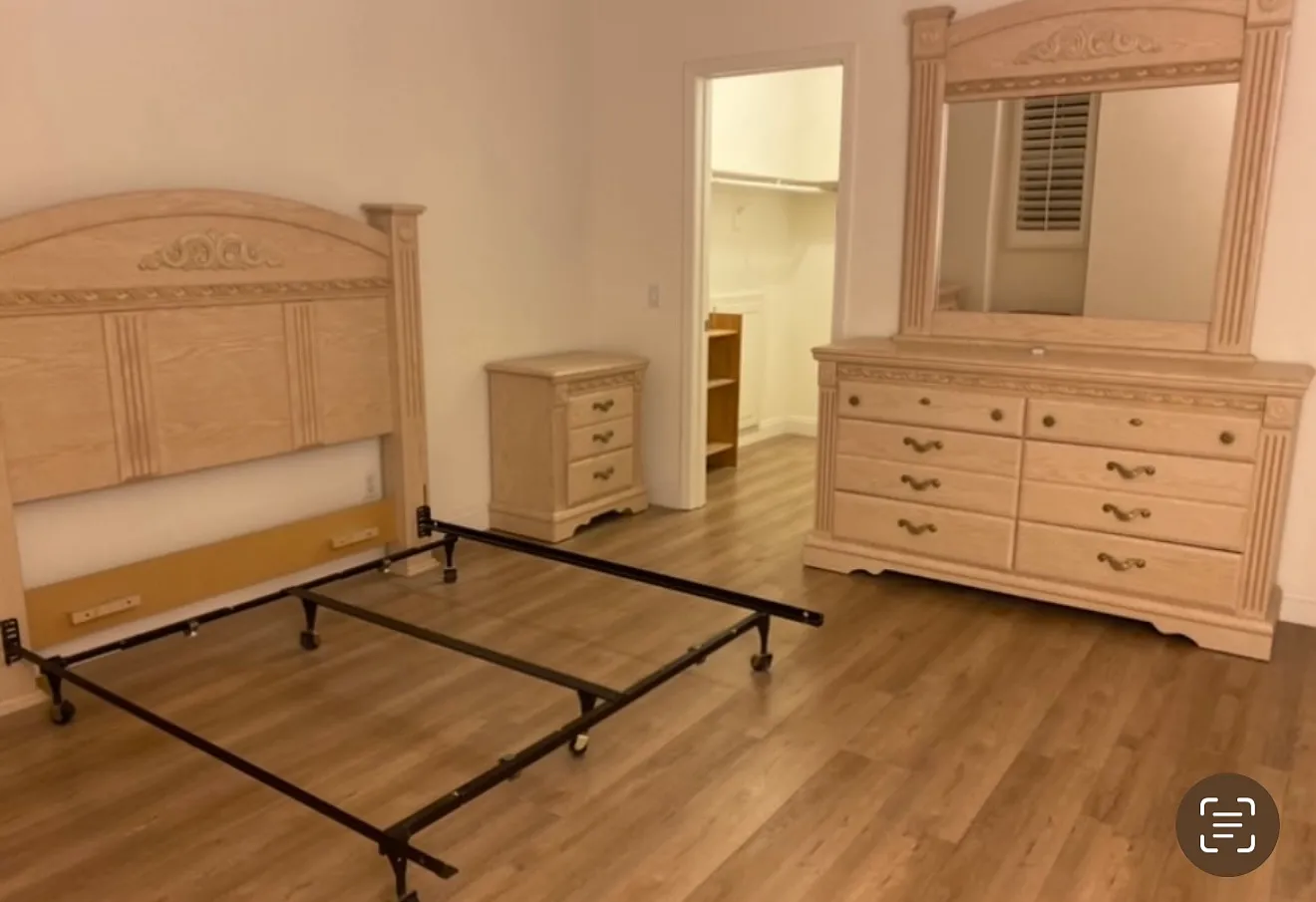 8 bed, 4388 sqft, $1,199 — Photo 1