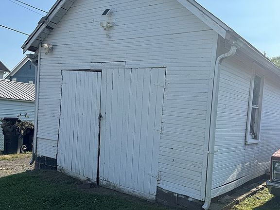 5th image of 5568 Auburn Ave