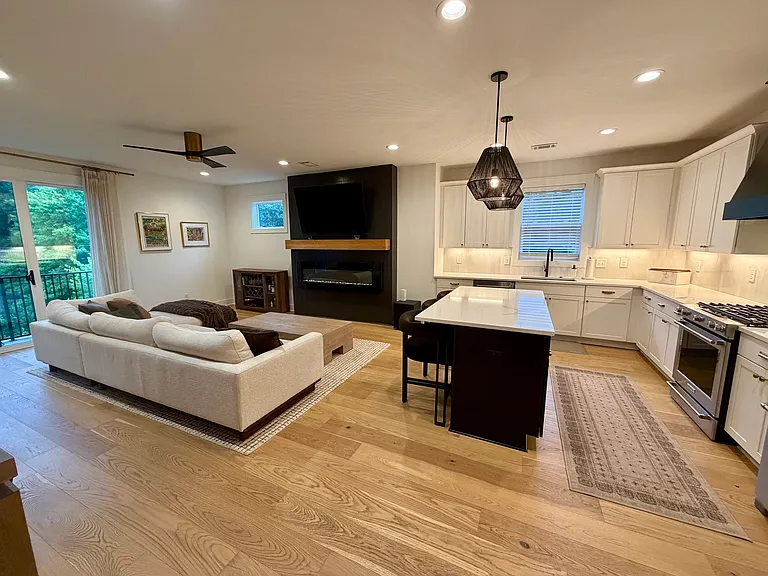 828A Watts Ln — Photo 4